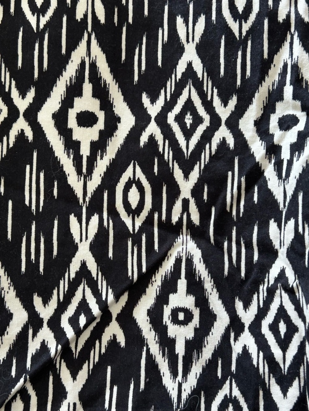 Old Navy Black White Geometric Tribal Print Chino Shorts Casual Size 8 - Picture 5 of 9